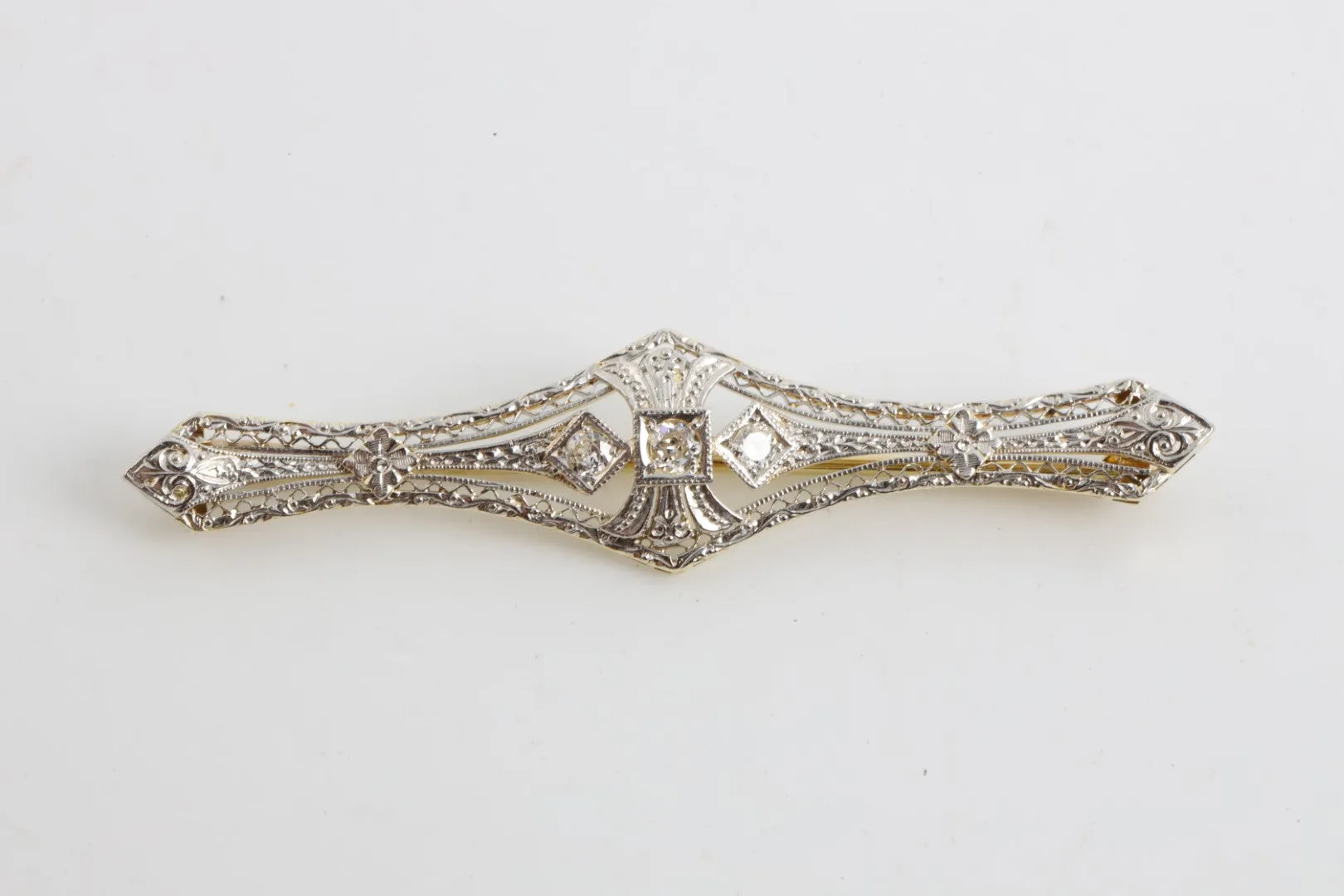 14k White Gold 0.20tcw Diamond Brooch (5.26g.)