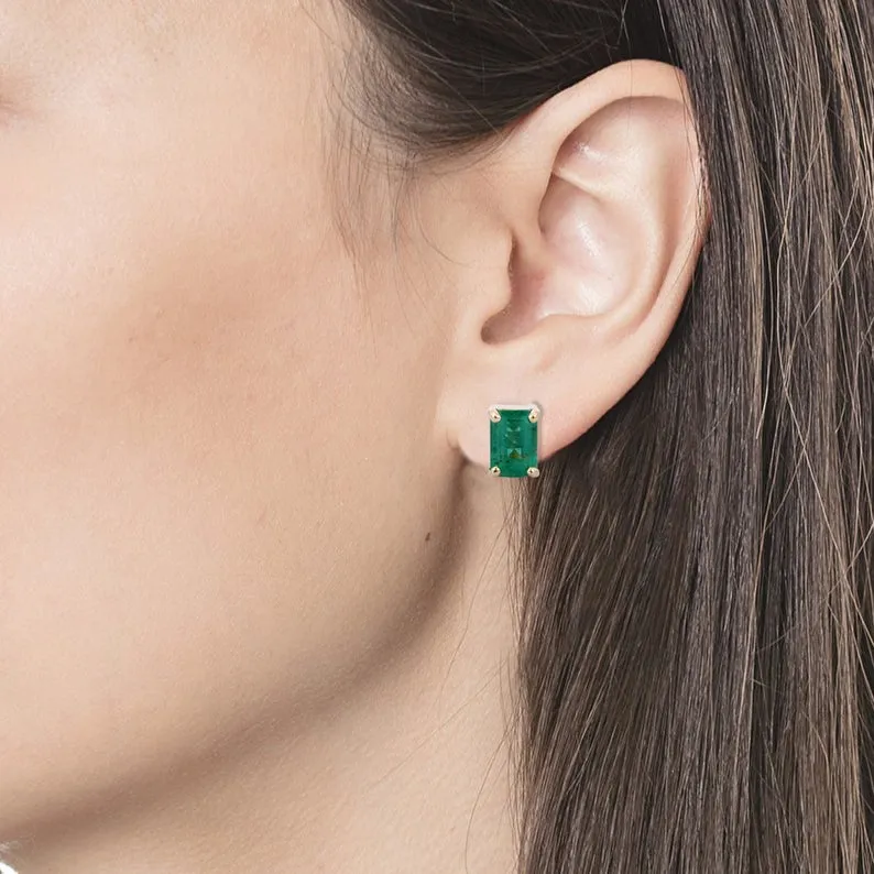 18K Yellow Gold Emerald Stud Earrings