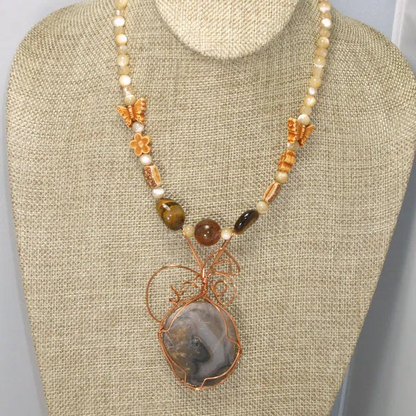 Earna Montana Agate Cabochon Pendant Necklace