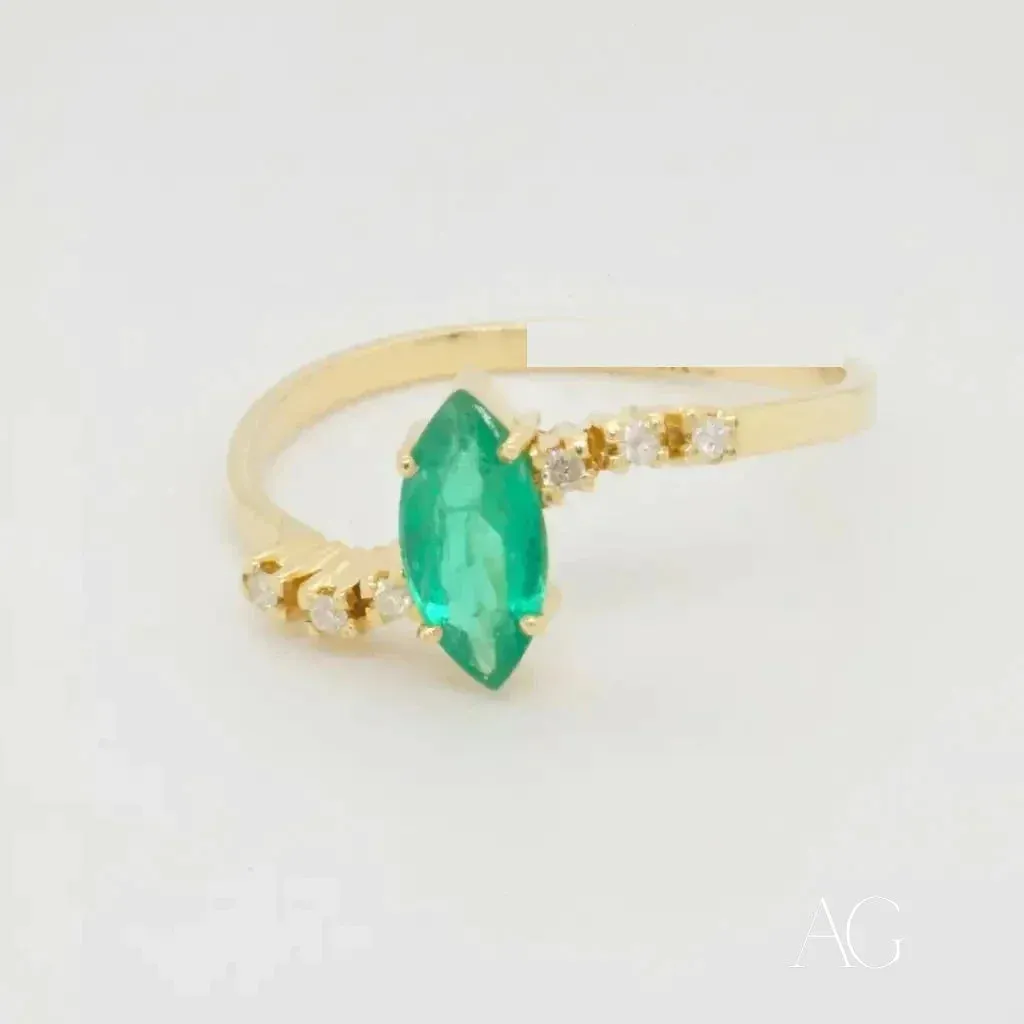 Luxurious Emerald Marquise Ring