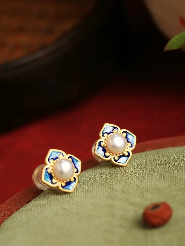 Pearl Earrings: Beauty of Tang