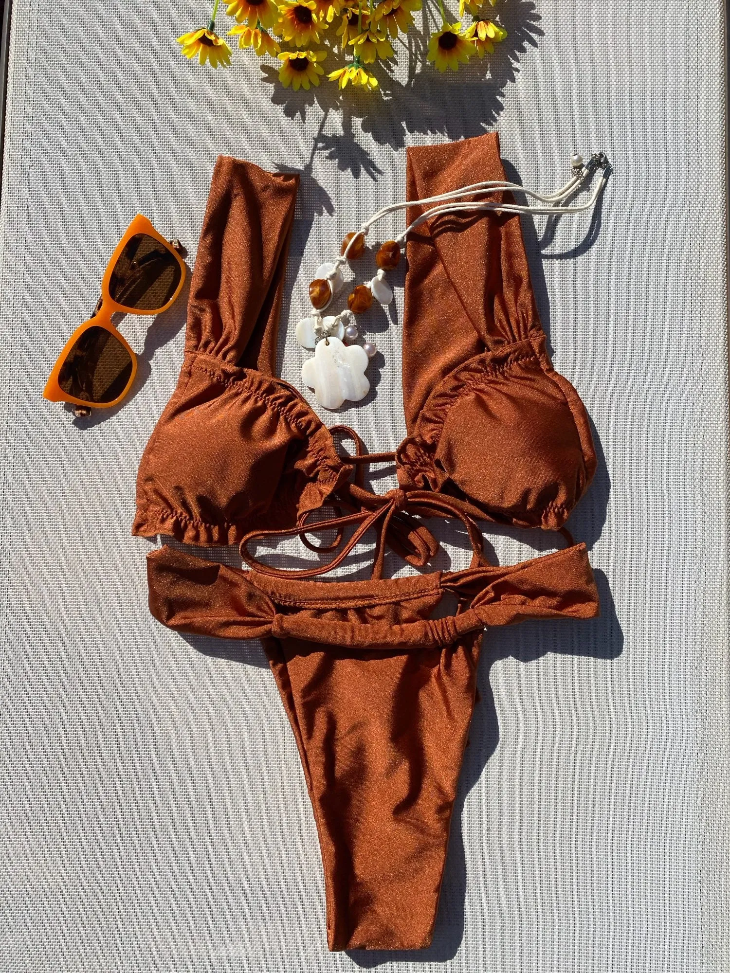 Sommerexplosion gerafftes Bikini-Set